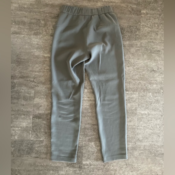 Lululemon On The Fly 7/8 - Size 2 Woven - Picture 2 of 6